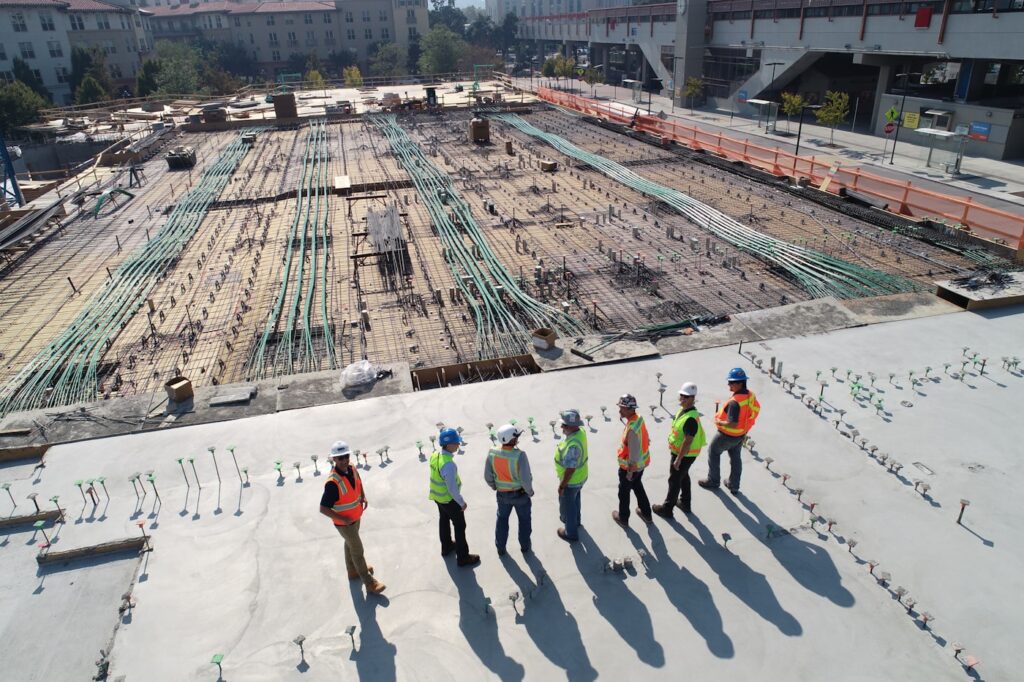 Engenheiro civil em Aracaju acompanhando obra